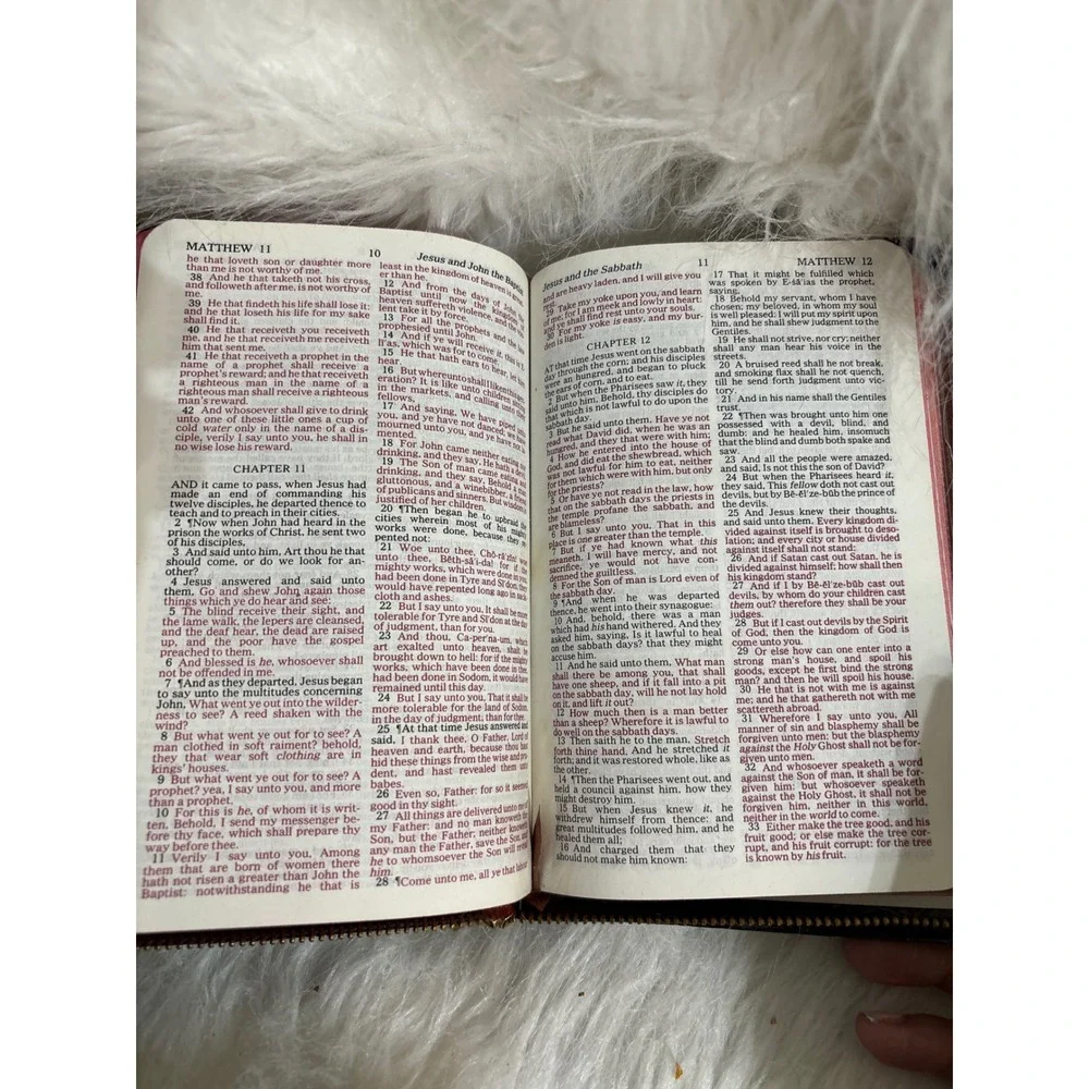 Vintage 1972 Thomas Nelson KJV Holy Bible Black Zippered Red Letter 114Z Compact